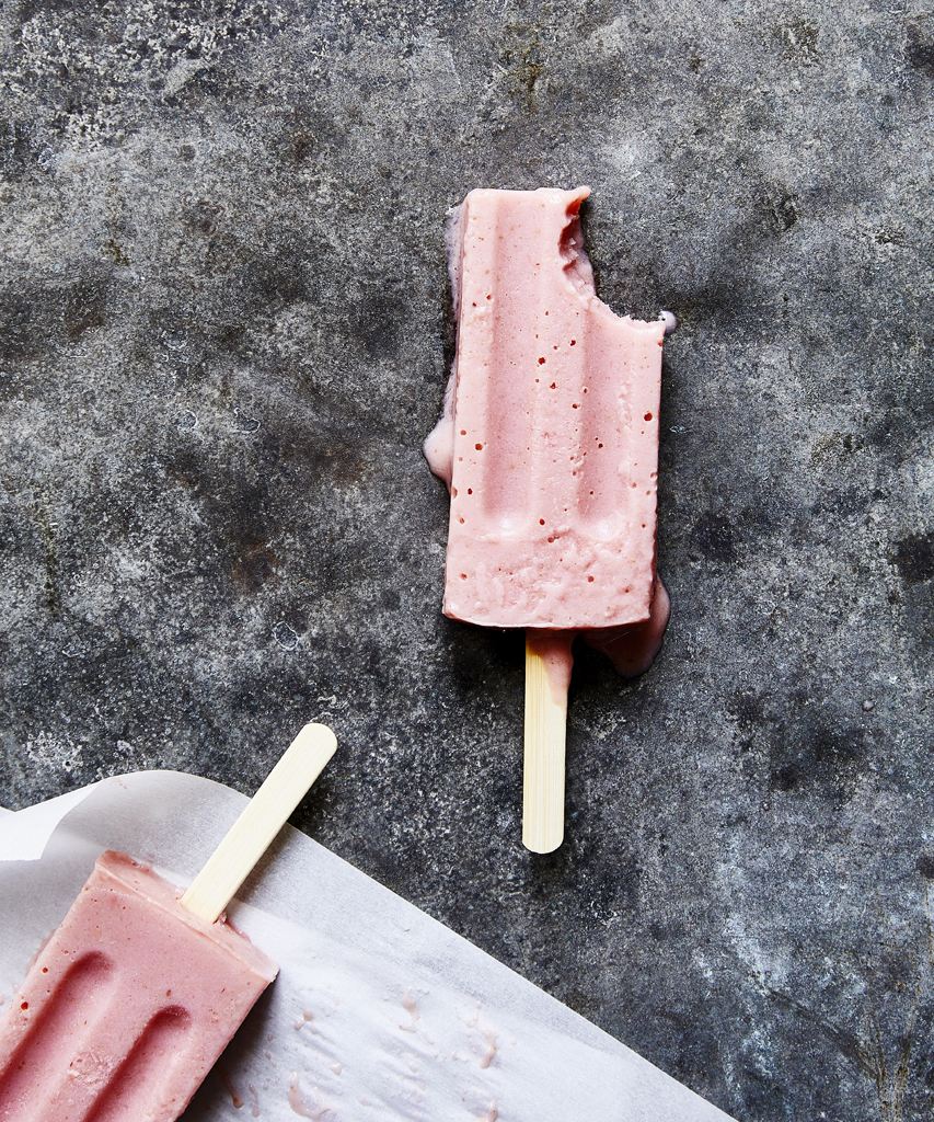 strawberry banana yogurt pops